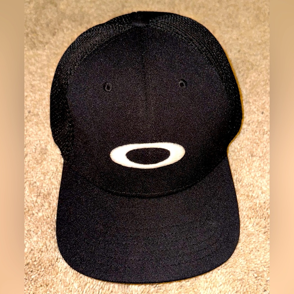 Oakley hat